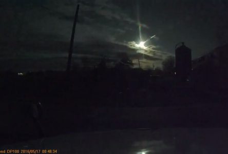 Un camionneur filme la chute d’une météorite