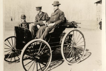 22 septembre 1893 – Les frères Duryea présentent la première voiture aux États-Unis
