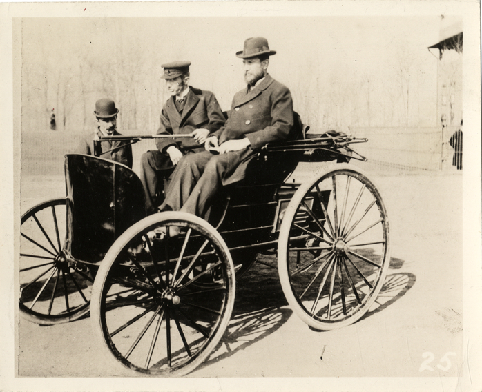 22 septembre 1893 – Les frères Duryea présentent la première voiture aux États-Unis