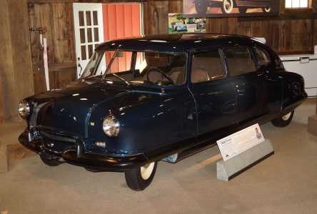 25 février 1945 – Une première voiture en fibre de verre