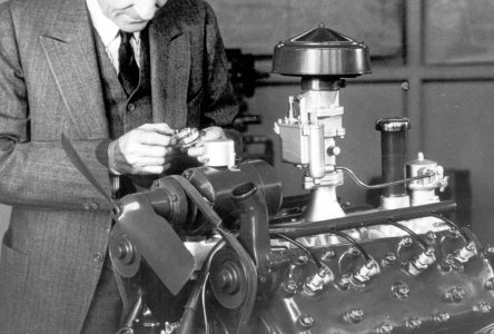 31 mars 1932 – Ford présente son premier V8