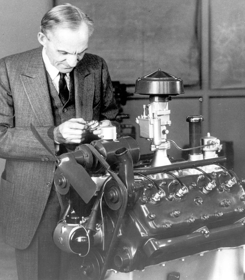 31 mars 1932 – Ford présente son premier V8
