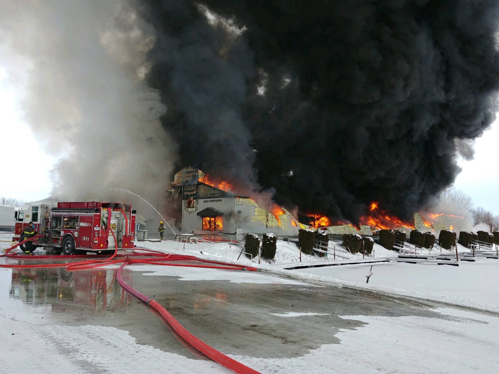 Un incendie détruit un bâtiment de la Marina Fortin à Saint-Paul-de-l’Île-aux-Noix