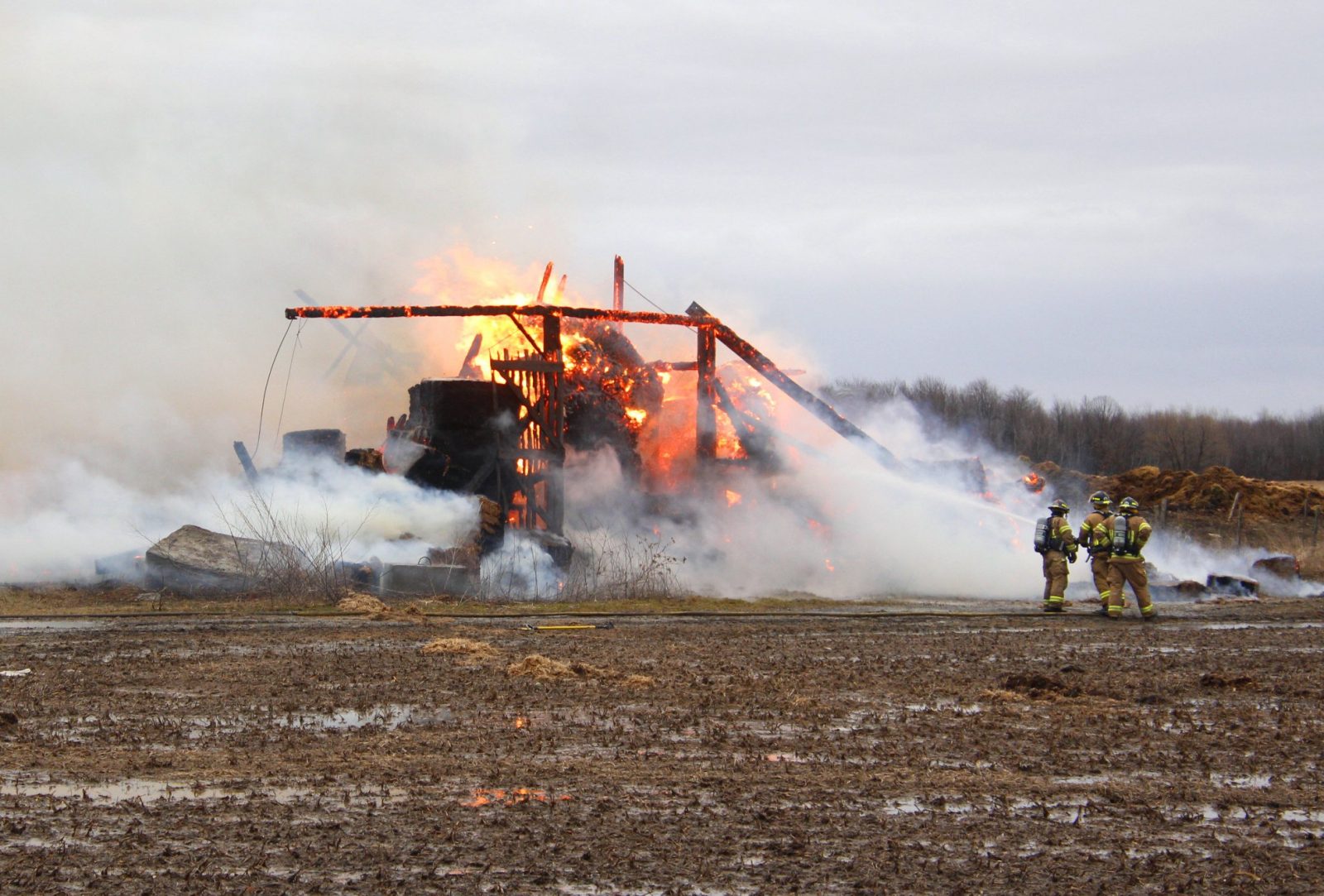 Un bâtiment agricole ravagé par les flammes à Sabrevois