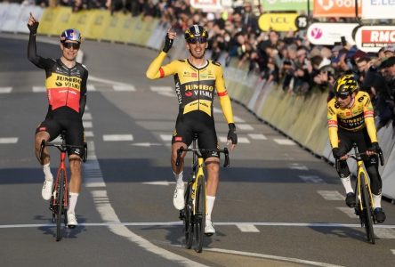 Van Aert remporte la 4e étape du Paris-Nice; Houle termine 24e