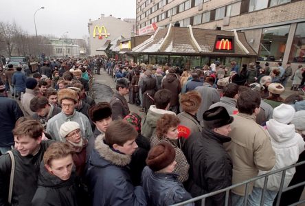 Anciennement un symbole puissant en Russie, McDonald’s se retire