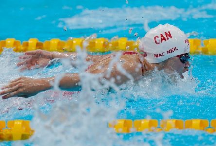 Maggie Mac Neil est nommée la nageuse de l’année par Natation Canada