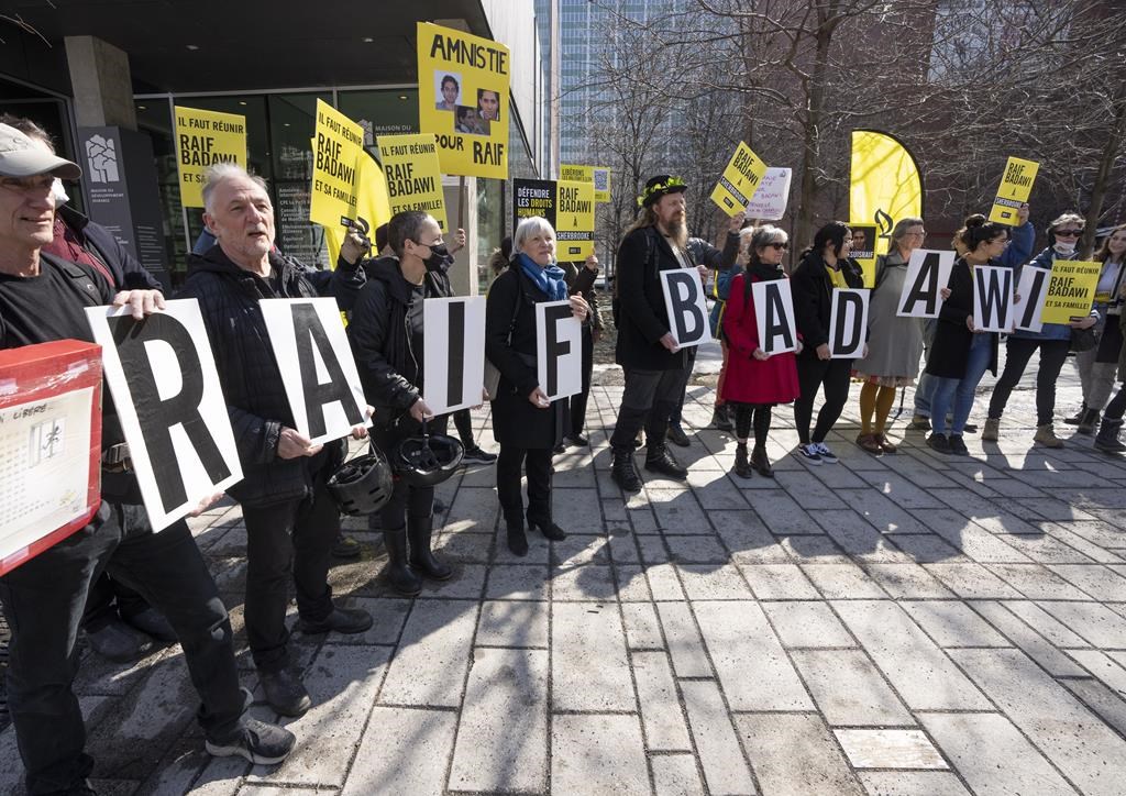 Une vigile salue la libération de Raif Badawi, mais déplore son interdit de voyage