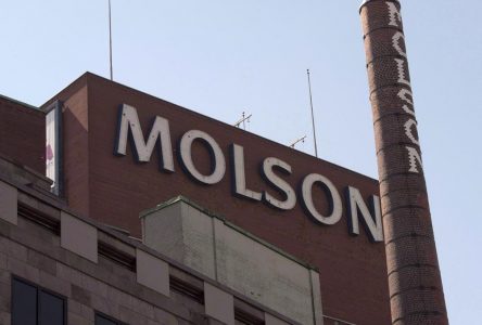 Les travailleurs d’une usine Molson votent à 99 % pour un mandat de grève