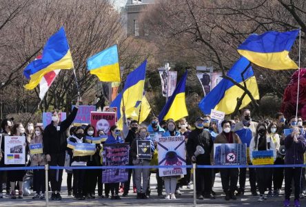 Les autorités ukrainiennes disent avoir repris le contrôle de deux villes