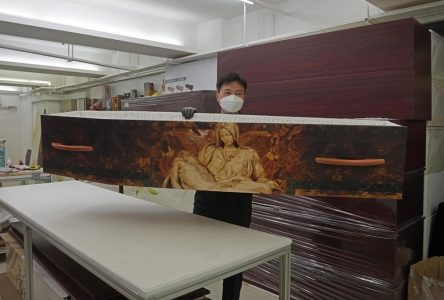 COVID-19:les morts s’accumulent à Hong Kong, qui fait face à une pénurie de cercueils