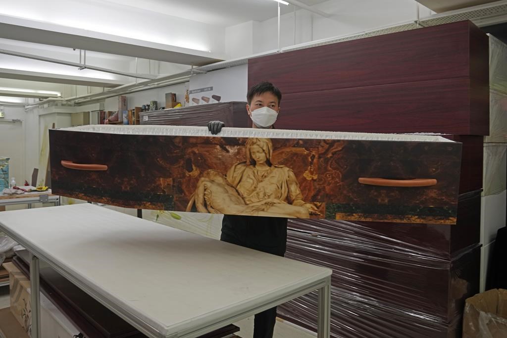 COVID-19:les morts s’accumulent à Hong Kong, qui fait face à une pénurie de cercueils