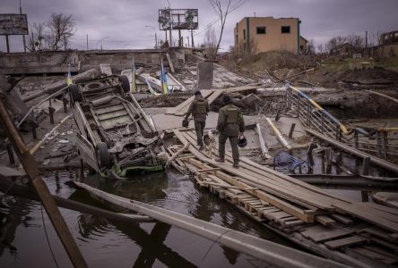 La Russie pilonne le Donbass; Marioupol résiste toujours