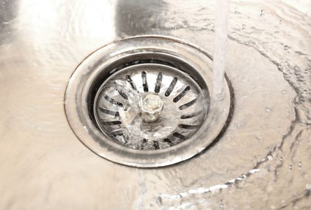 7 conseils pour prévenir les drains bouchés