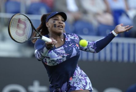 Le jeu de Serena Williams s’améliore à son 2e match de double à Eastbourne