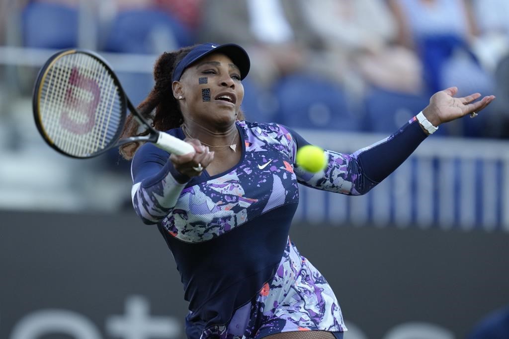 Le jeu de Serena Williams s’améliore à son 2e match de double à Eastbourne