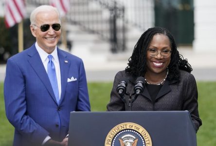 Ketanji Brown Jackson devient la première femme noire à la Cour suprême