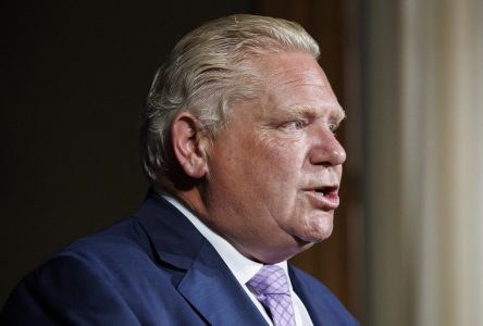 Ontario: Ford dit aux enseignants qu’ils devront être à l’école à l’automne