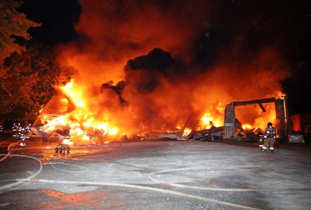 Henryville perd son garage municipal dans les flammes