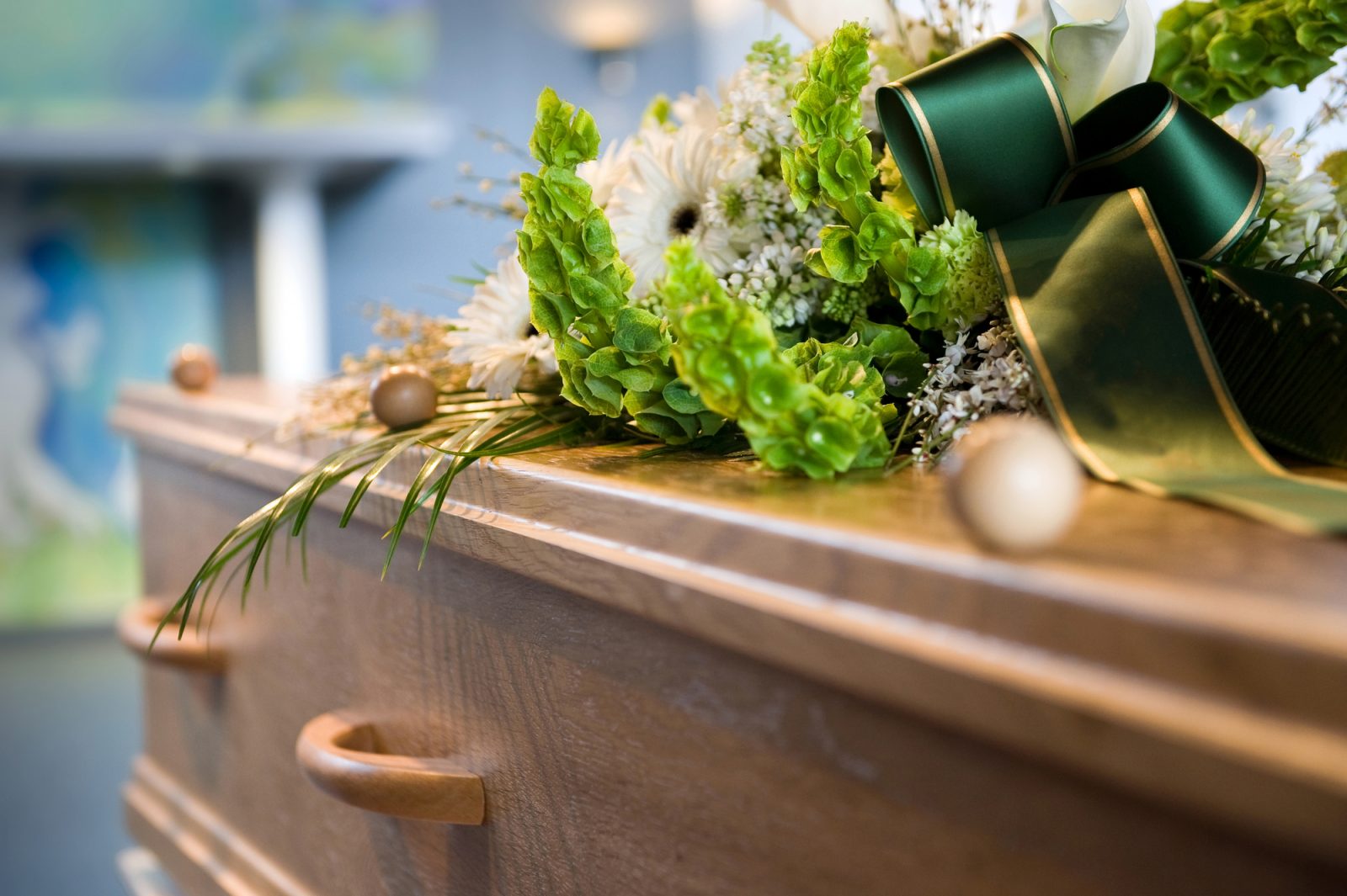 Décès d’un proche : comment ajuster la cérémonie funéraire à son budget?