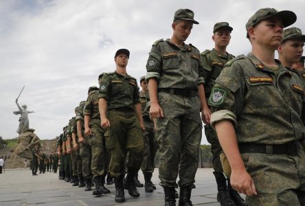 Poutine ordonne à l’armée de rehausser ses effectifs de 137 000 soldats