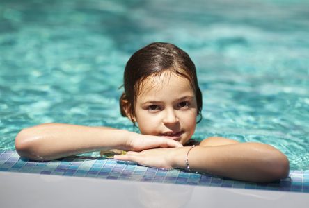 Chauffe-eau de piscine électrique ou solaire : lequel choisir ?