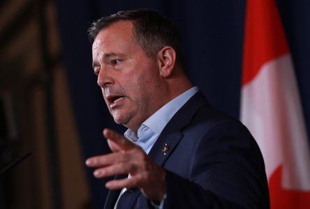 Alberta: le premier ministre Kenney fustige Danielle Smith qui aspire à sa succession