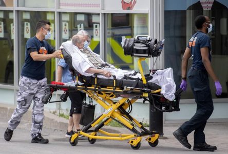 COVID-19: Dix nouveaux décès recensés et légère hausse des hospitalisations