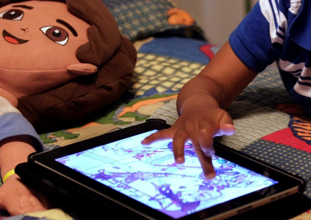 Les pédiatres révisent leurs recommandations sur le temps d’écran des tout-petits