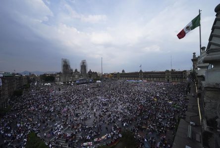 Le président mexicain Manuel López Obrador à la tête d’une grande marche