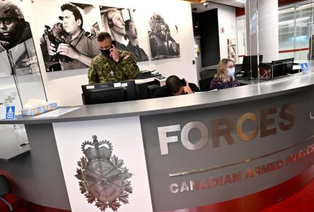 Armée canadienne: 2400 résidents permanents ont demandé à s’enrôler en cinq semaines