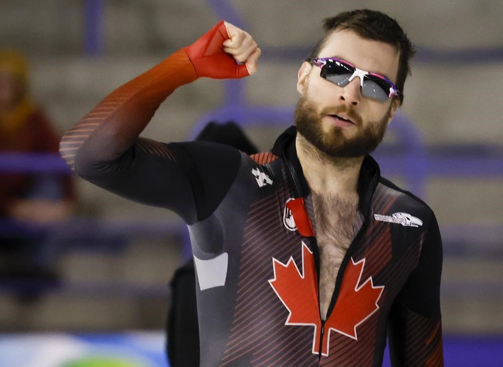 Laurent Dubreuil gagne la médaille d’or à l’épreuve du 500 mètres à Calgary