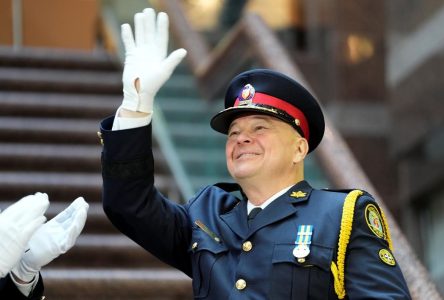 La commission des services policiers de Toronto approuve une hausse de 4,3% du budget
