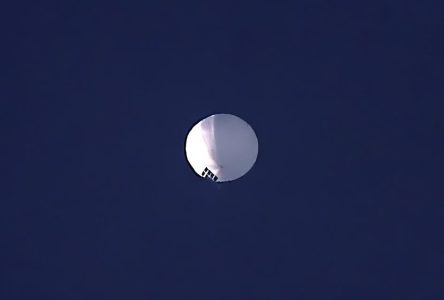 Le NORAD suit le ballon-espion détecté au-dessus des États-Unis, selon le Canada