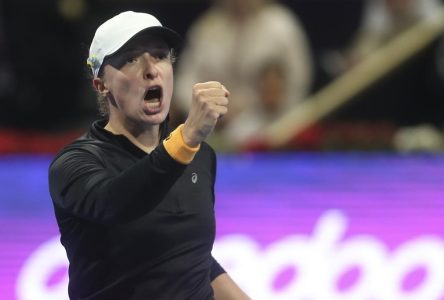 Swiatek domine Pegula et conserve son titre à l’Omnium de tennis du Qatar