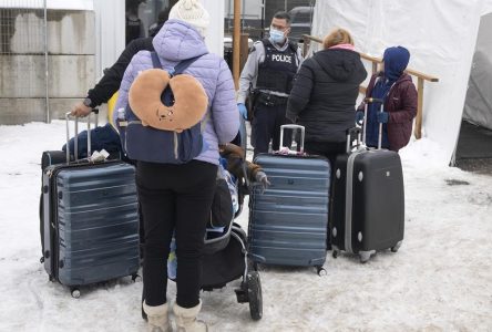NÉ: accueil de 63 réfugiés entrés au Canada par le chemin Roxham, au Québec