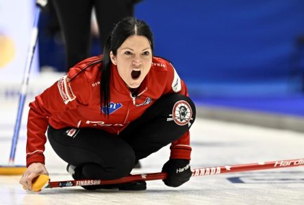 Le Canada amorce le Championnat du monde de curling féminin avec une victoire
