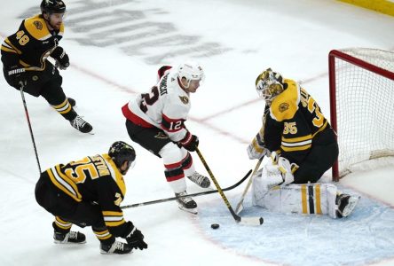 Ullmark réalise 40 arrêts et les Bruins l’emportent 2-1 contre les Sénateurs