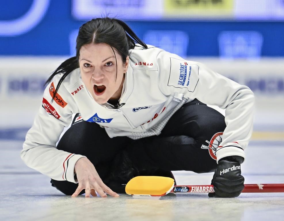 Mondial de curling féminin: malgré un revers, le Canada participera aux éliminatoires