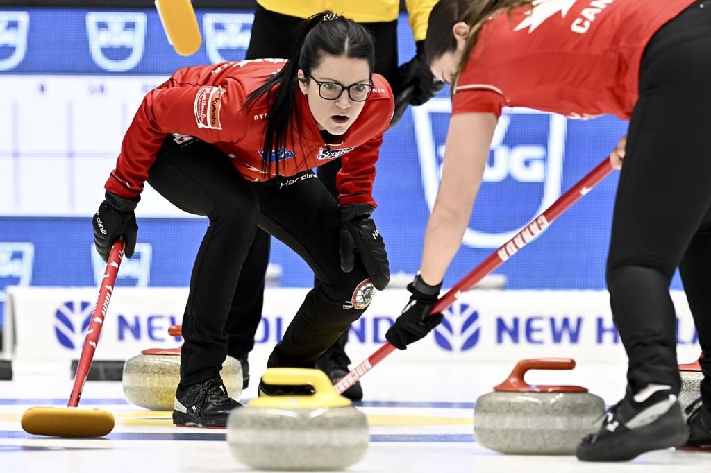 Le Canada bat la Suède et gagne la médaille de bronze au Mondial de curling féminin