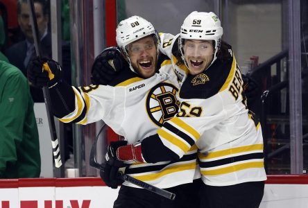 Pastrnak franchit le cap des 50 buts et les Bruins savourent un 7e gain de suite