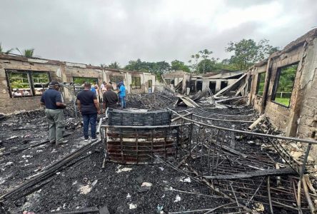 Au moins 19 jeunes meurent dans l’incendie d’un dortoir scolaire au Guyana