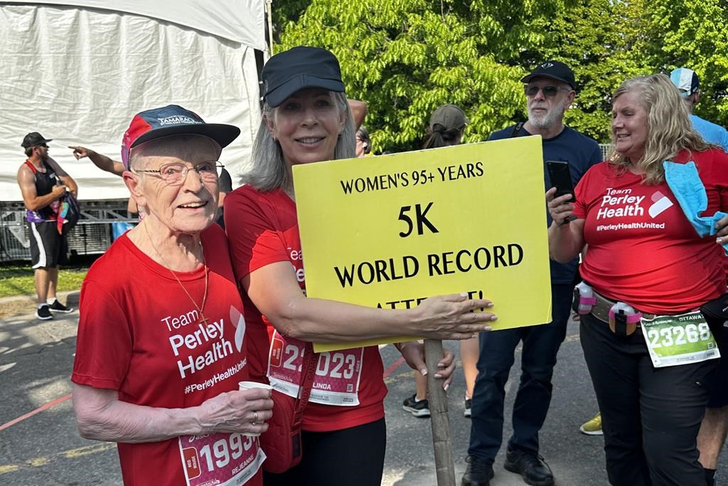 Une coureuse d’Ottawa de 96 ans brise un record mondial à l’épreuve du 5 kilomètres