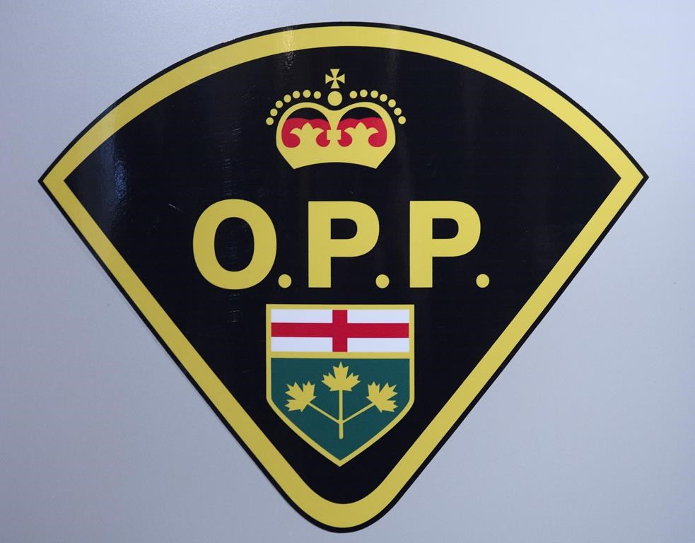 Un policier et un chauffeur d’autobus sont morts dans un accident en Ontario