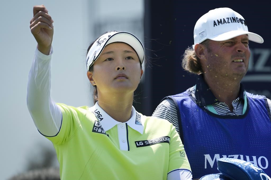 Rose Zhang joue 66 et mène avant la ronde finale de son premier tournoi de la LPGA