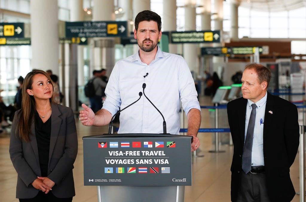 Les voyageurs connus d’Ottawa de 13 pays de plus pourront revenir sans nouveau visa