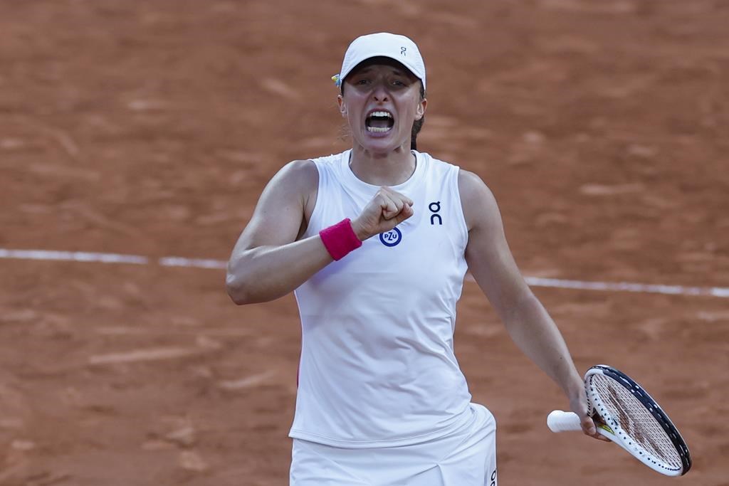 Swiatek tentera de défendre son titre à Roland-Garros, affrontera Muchova en finale
