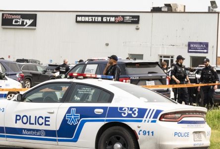 Montréal: un homme armé a circulé au centre-ville avant d’être maîtrisé et arrêté