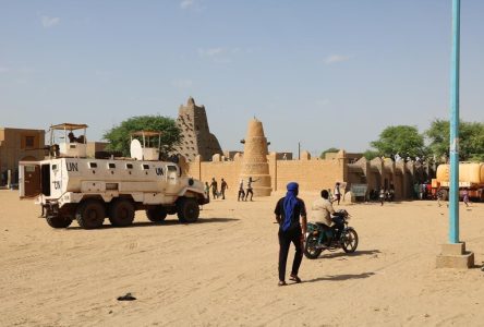 Deux attaques par des insurgés coûtent la vie à 49 civils et 15 soldats au Mali