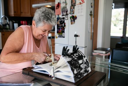 Paulette Gosselin transforme des livres en oeuvres d’art